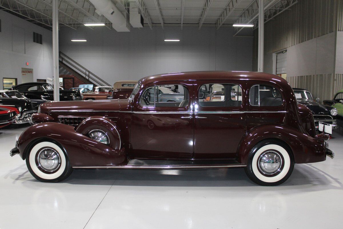 Cadillac-Series-85-V-12-Berline-1936-Royal-Maroon-Gray-97658-19