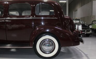 Cadillac-Series-85-V-12-Berline-1936-Royal-Maroon-Gray-97658-22