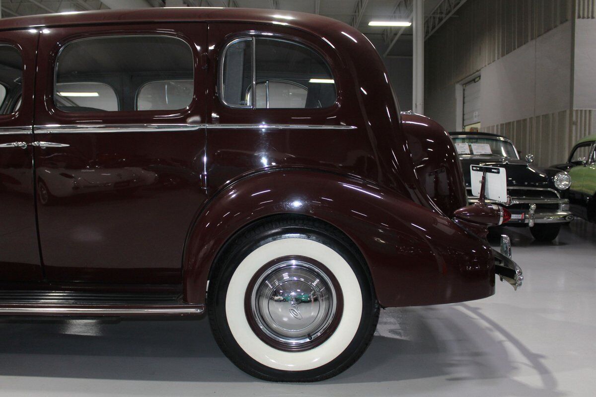 Cadillac-Series-85-V-12-Berline-1936-Royal-Maroon-Gray-97658-22