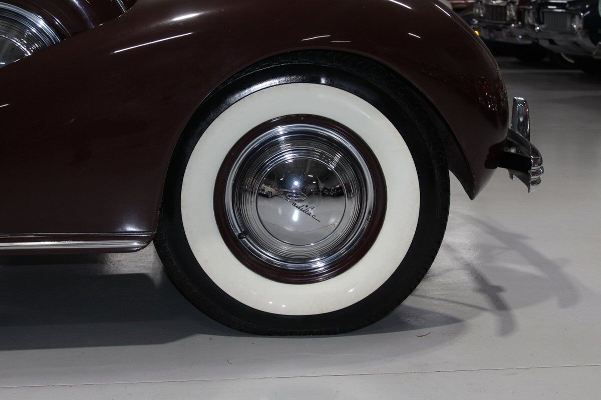 Cadillac-Series-85-V-12-Berline-1936-Royal-Maroon-Gray-97658-27