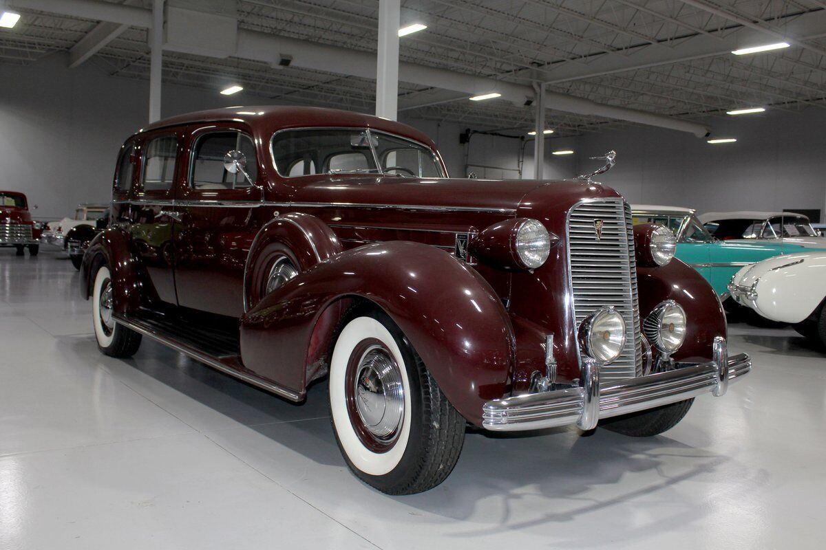 Cadillac-Series-85-V-12-Berline-1936-Royal-Maroon-Gray-97658-28