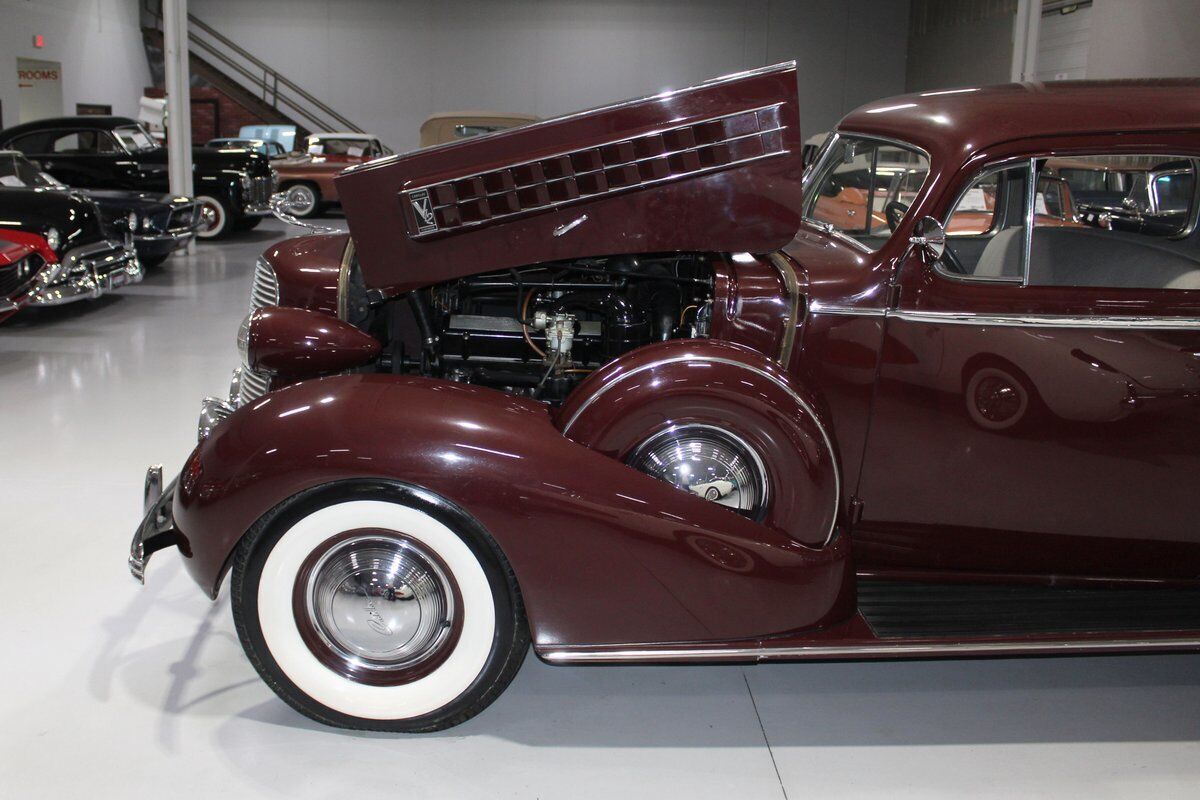 Cadillac-Series-85-V-12-Berline-1936-Royal-Maroon-Gray-97658-31