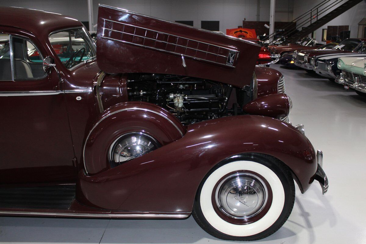 Cadillac-Series-85-V-12-Berline-1936-Royal-Maroon-Gray-97658-34