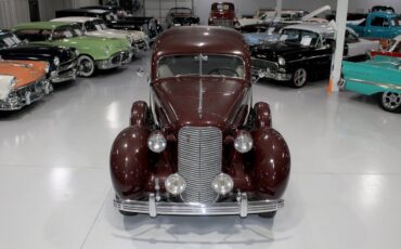 Cadillac-Series-85-V-12-Berline-1936-Royal-Maroon-Gray-97658-5