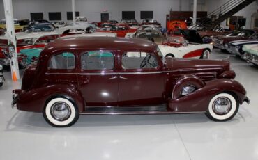 Cadillac-Series-85-V-12-Berline-1936-Royal-Maroon-Gray-97658-7