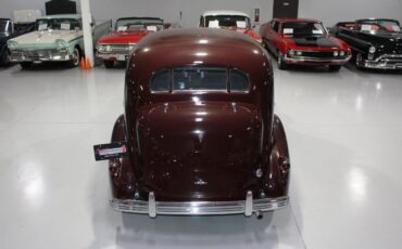 Cadillac-Series-85-V-12-Berline-1936-Royal-Maroon-Gray-97658-9