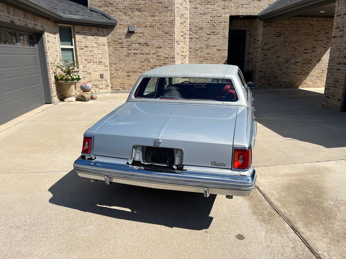 Cadillac-Seville-1979-silver-104607-2