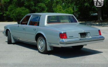 Cadillac-Seville-Berline-1976-5