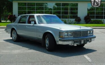 Cadillac-Seville-Berline-1976-8