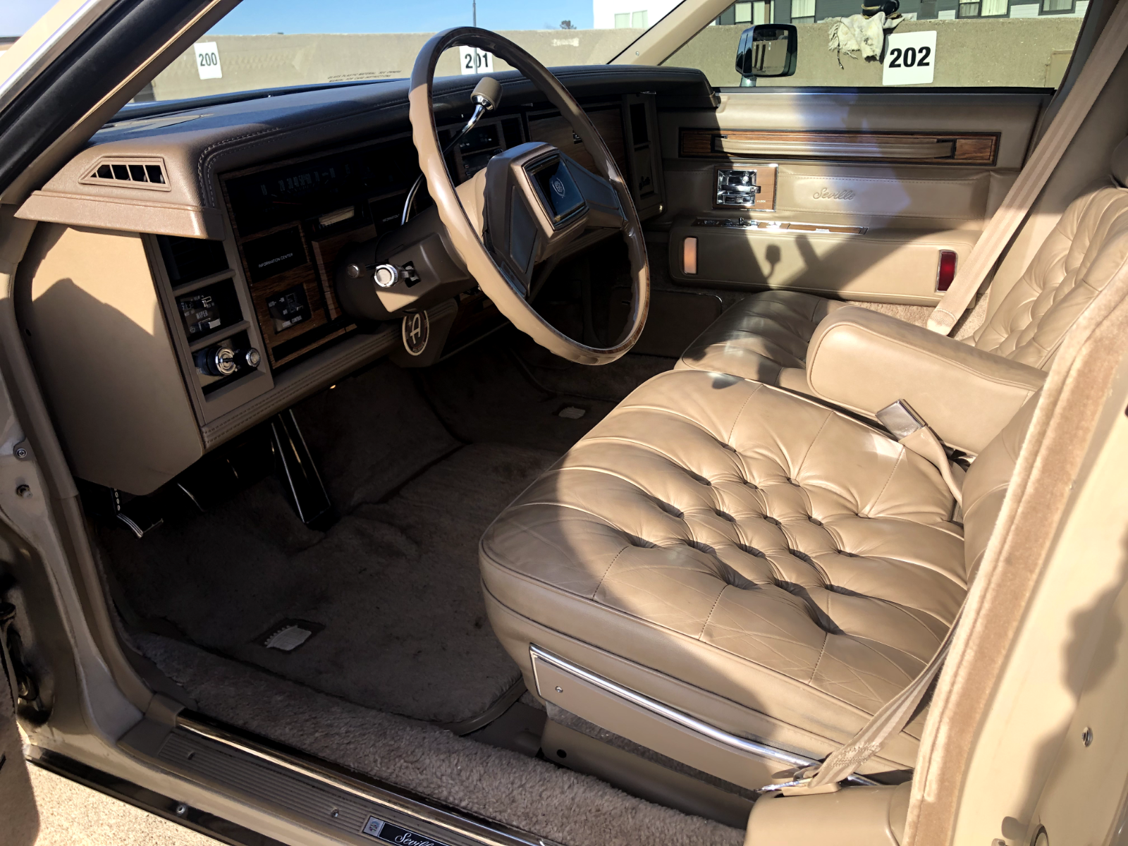 Cadillac-Seville-Berline-1985-38922-13