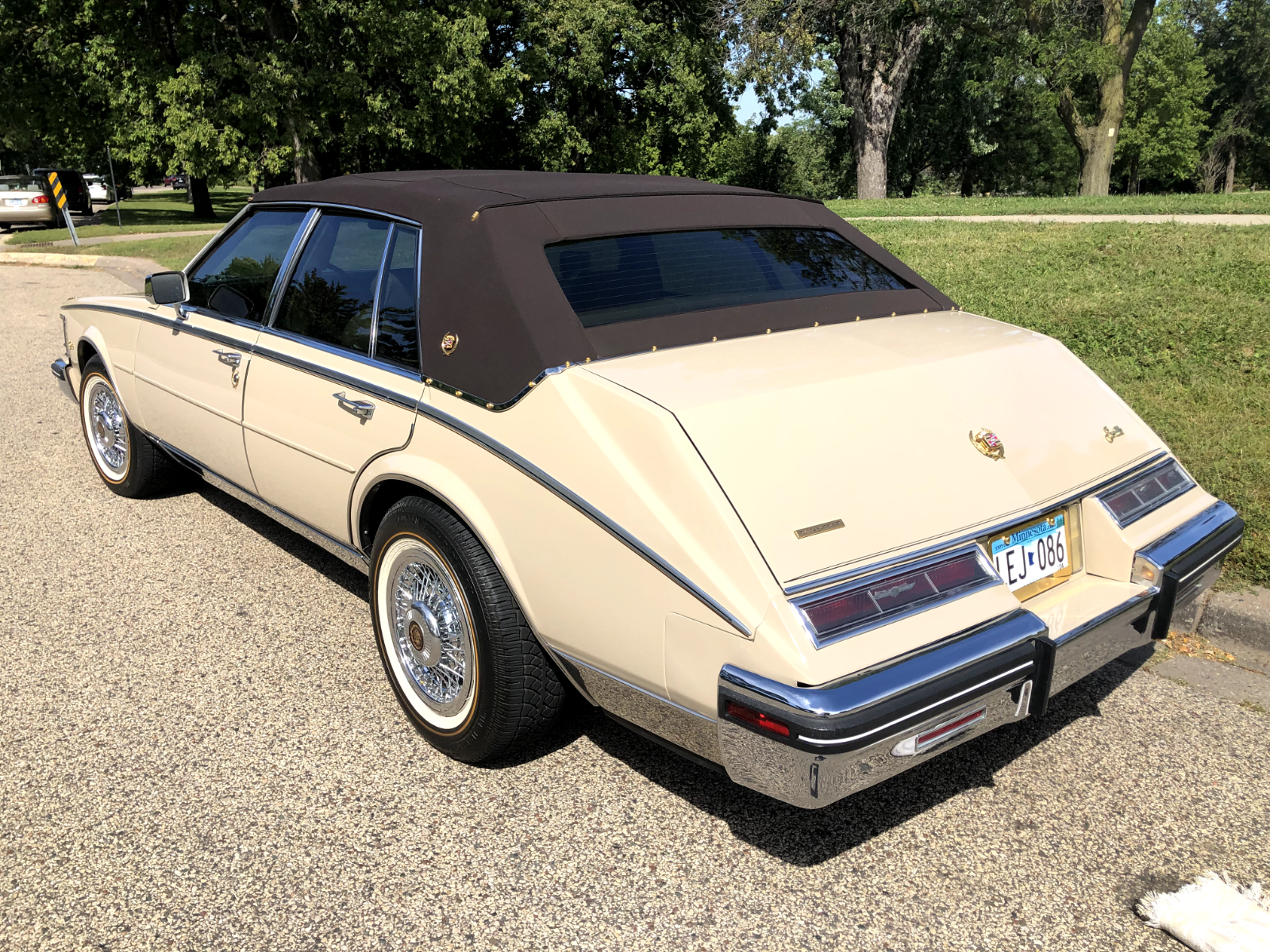 Cadillac-Seville-Berline-1985-38922-2