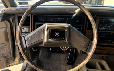 Cadillac-Seville-Berline-1985-38922-24