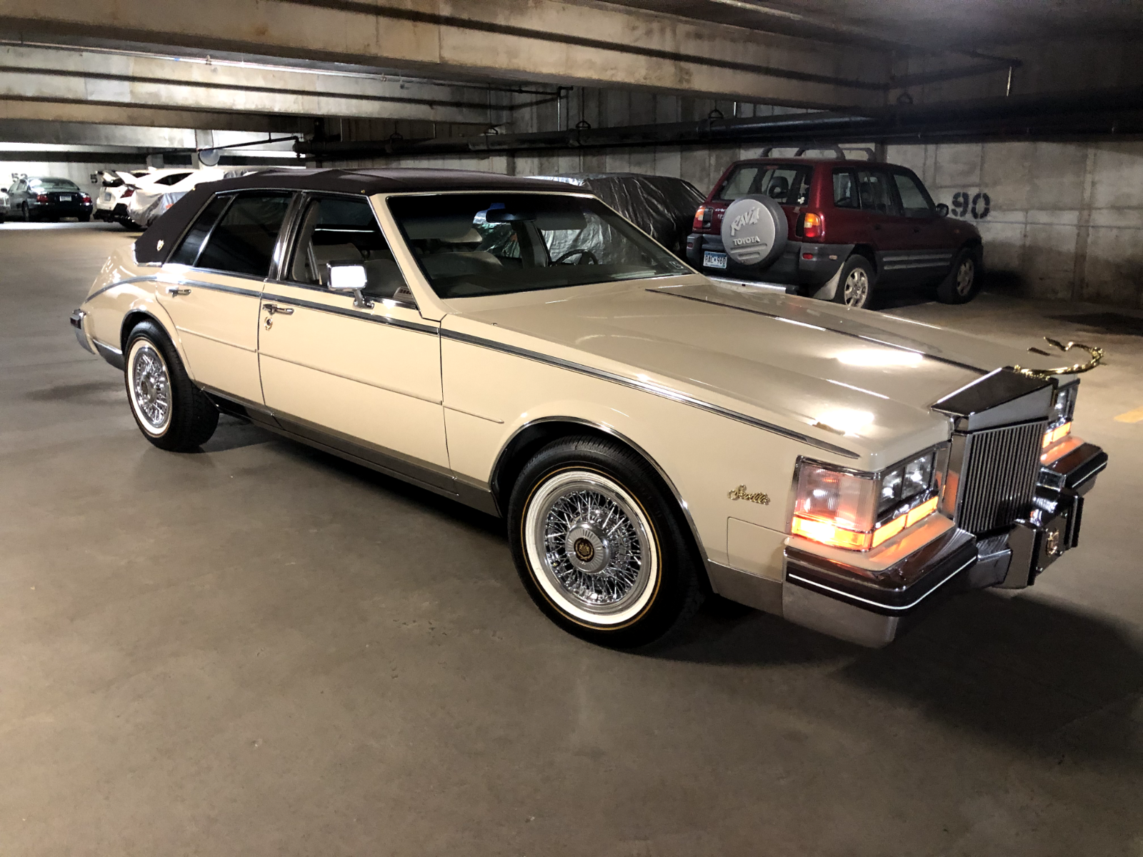 Cadillac-Seville-Berline-1985-38922-8