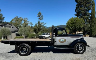 Chevrolet-1.5-ton-dually-stake-bed-truck-3.-1939-2