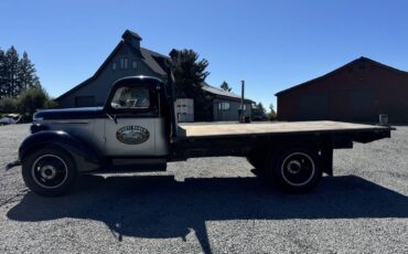 Chevrolet-1.5-ton-dually-stake-bed-truck-3.-1939-3