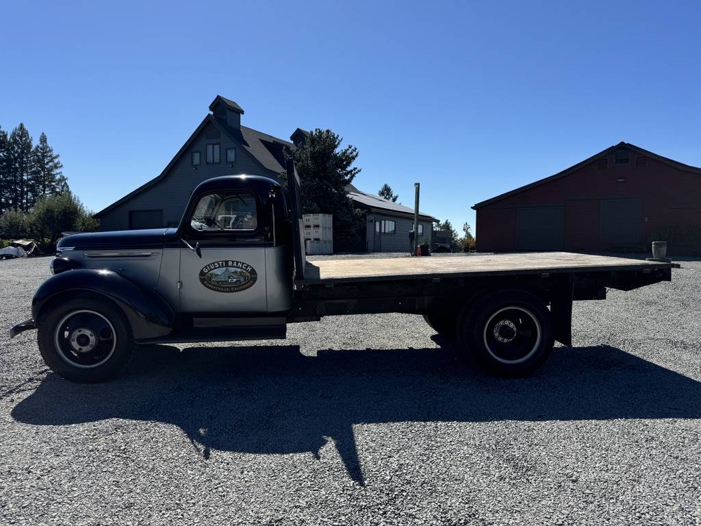 Chevrolet-1.5-ton-dually-stake-bed-truck-3.-1939-3