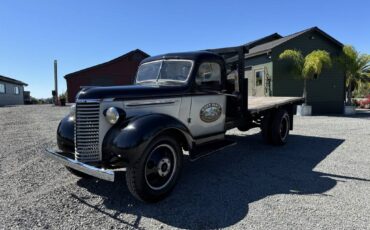 Chevrolet-1.5-ton-dually-stake-bed-truck-3.-1939