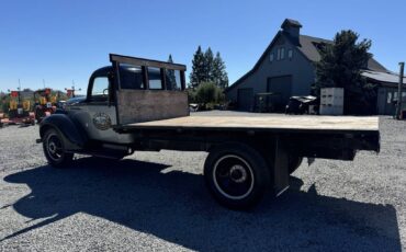 Chevrolet-1.5-ton-dually-stake-bed-truck-3.-1939-4