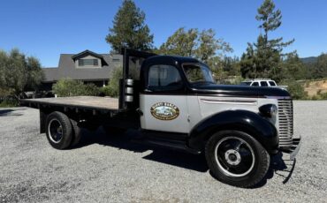 Chevrolet-1.5-ton-dually-stake-bed-truck-3.-1939-5