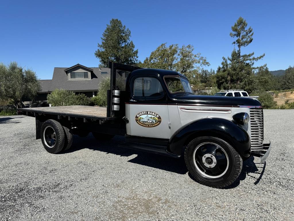 Chevrolet-1.5-ton-dually-stake-bed-truck-3.-1939-5