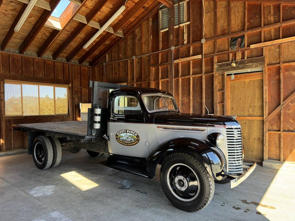 Chevrolet-1.5-ton-dually-stake-bed-truck-3.-1939-9