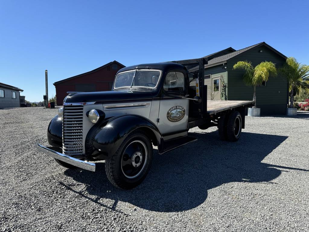 Chevrolet-1.5-ton-dually-stake-bed-truck-3.-1939