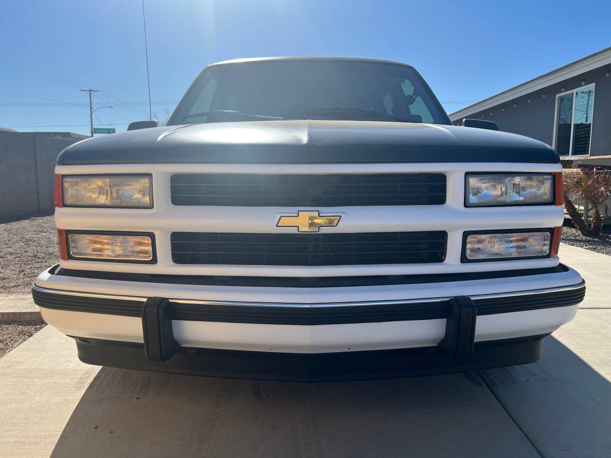 Chevrolet-1500-suburban-1994-4