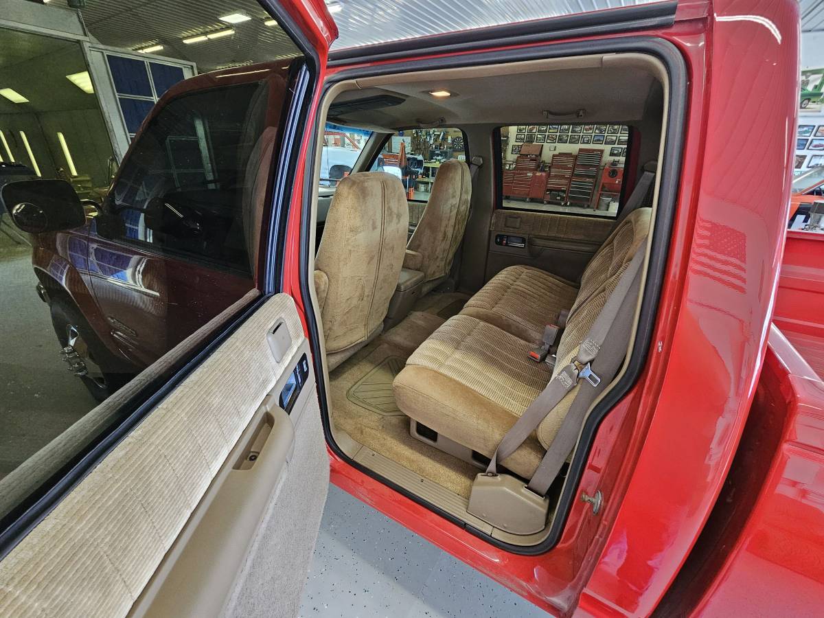 Chevrolet-1993-red-164365-5