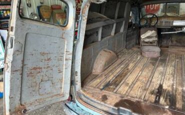 Chevrolet-3100-panel-truck-1947-3