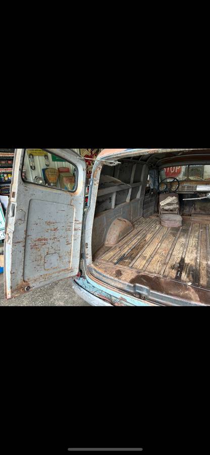 Chevrolet-3100-panel-truck-1947-3