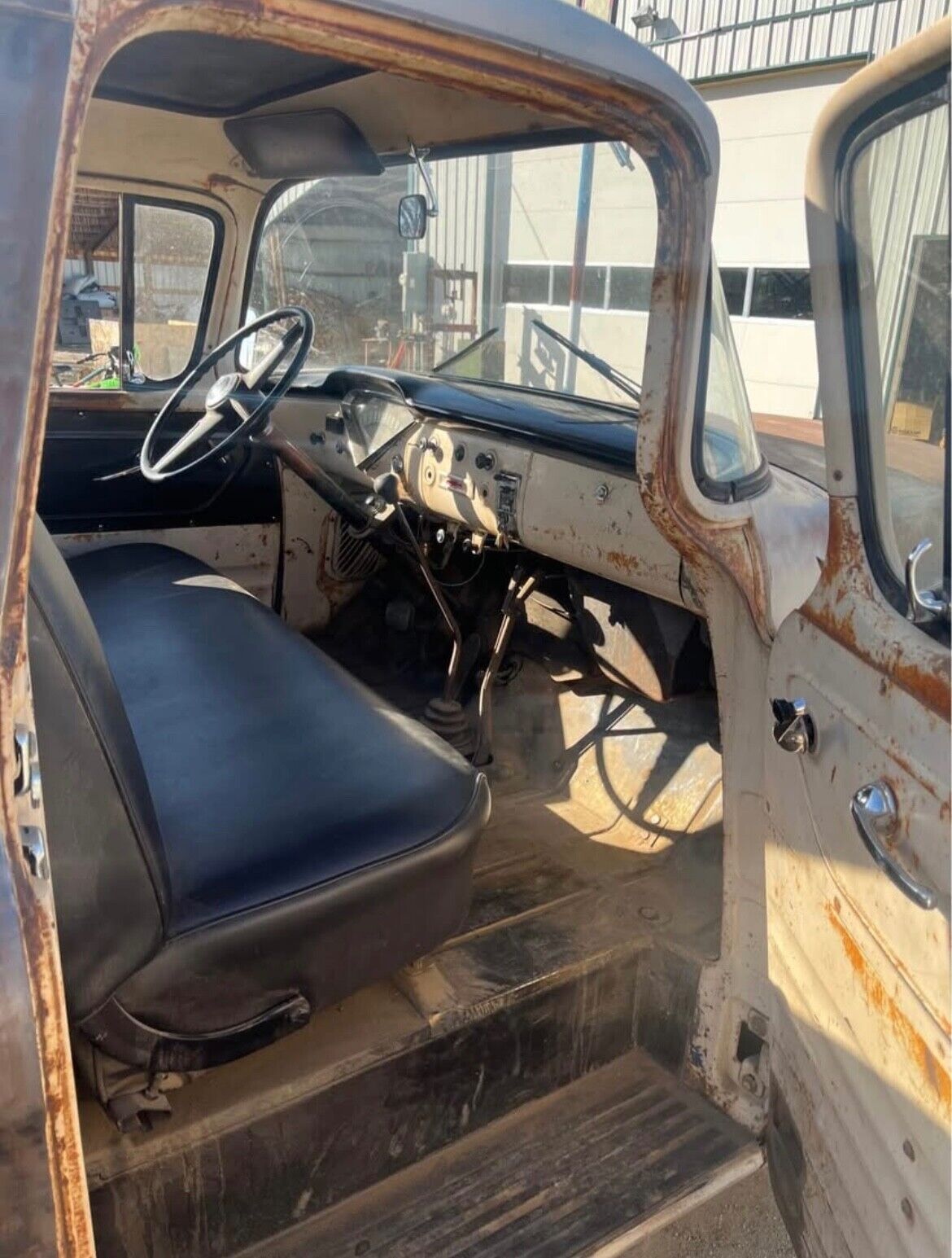 Chevrolet-3600-pickup-Pickup-1955-beige-and-green-beige-and-black-151451-5