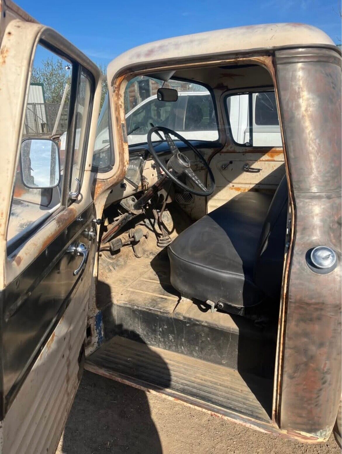 Chevrolet-3600-pickup-Pickup-1955-beige-and-green-beige-and-black-151451-7