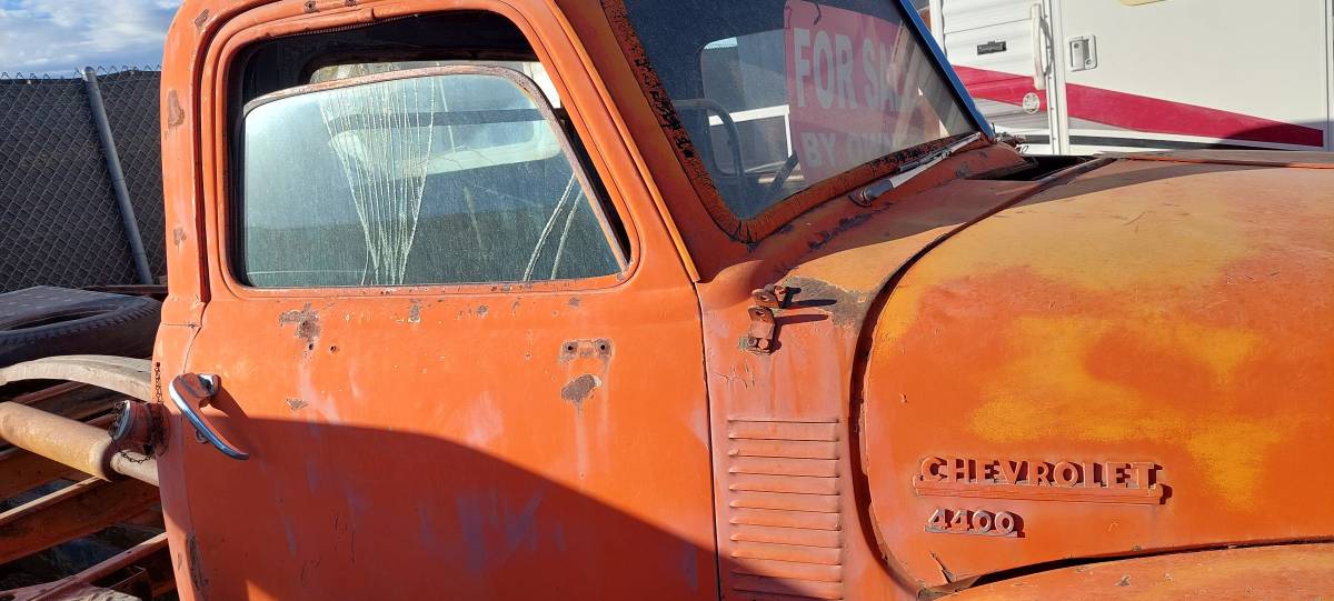 Chevrolet-4400-1949-orange-112654-10