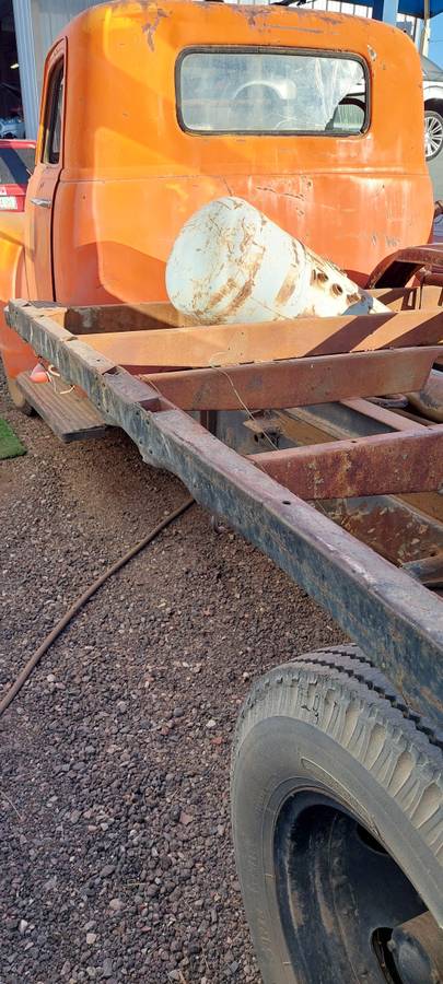 Chevrolet-4400-1949-orange-112654-7