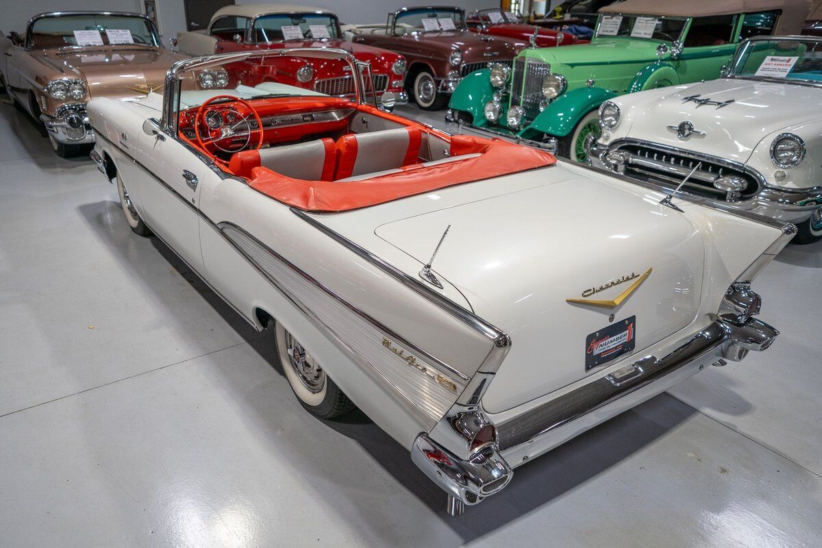 Chevrolet-Bel-Air-Convertible-Fuelie-Cabriolet-1957-Imperial-Ivory-Red-15849-10