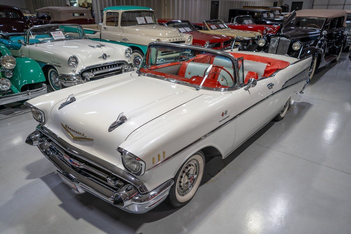 Chevrolet-Bel-Air-Convertible-Fuelie-Cabriolet-1957-Imperial-Ivory-Red-15849-4