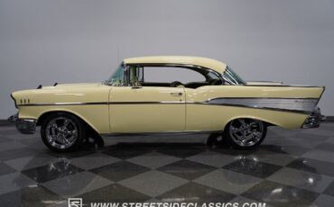 Chevrolet-Bel-Air150210-1957-Colonial-Cream-Cream-1099-2