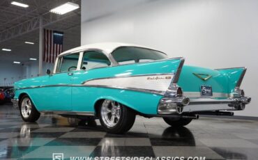 Chevrolet-Bel-Air150210-Berline-1957-Tropical-Turquoise-Turquoise-48089-26