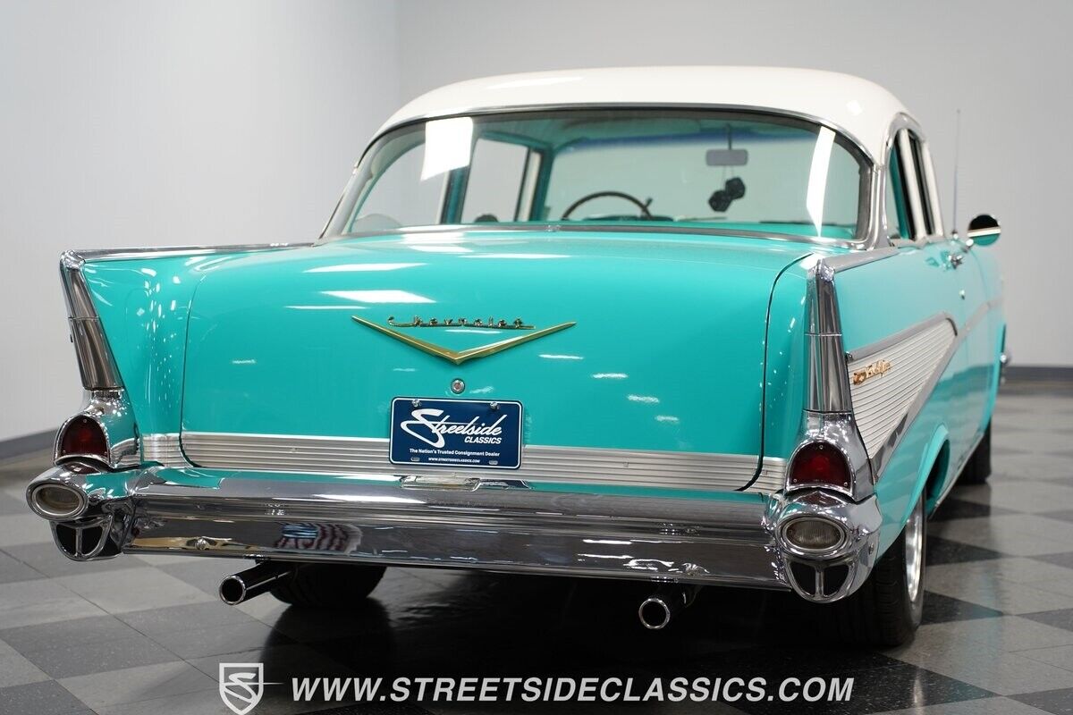 Chevrolet-Bel-Air150210-Berline-1957-Tropical-Turquoise-Turquoise-48089-30