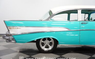 Chevrolet-Bel-Air150210-Berline-1957-Tropical-Turquoise-Turquoise-48089-32