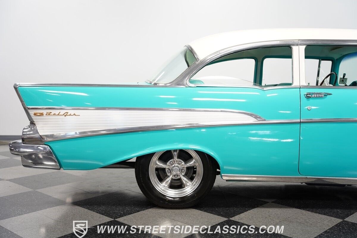 Chevrolet-Bel-Air150210-Berline-1957-Tropical-Turquoise-Turquoise-48089-32