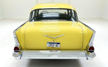 Chevrolet-Bel-Air150210-Berline-1957-Yellow-Black-4157-3