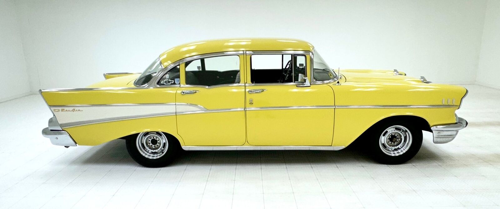 Chevrolet-Bel-Air150210-Berline-1957-Yellow-Black-4157-5