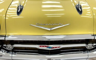 Chevrolet-Bel-Air150210-Berline-1957-Yellow-Black-4157-8