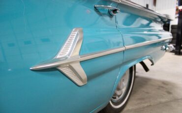 Chevrolet-Bel-Air150210-Coupe-1960-Aqua-White-147575-10