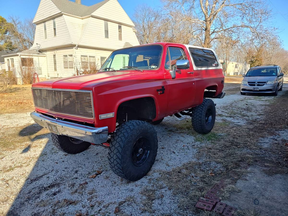 Chevrolet-Blazer-1985-red-80467-1