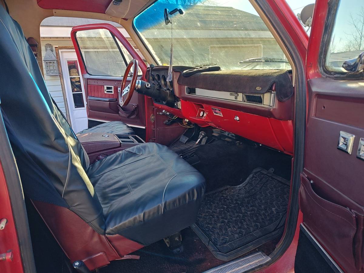 Chevrolet-Blazer-1985-red-80467-8