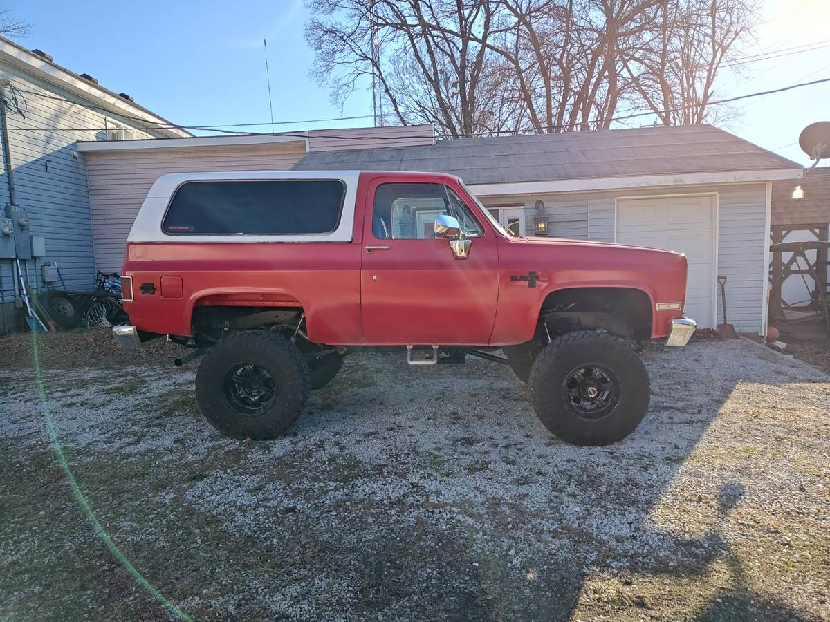 Chevrolet-Blazer-1985-red-80467