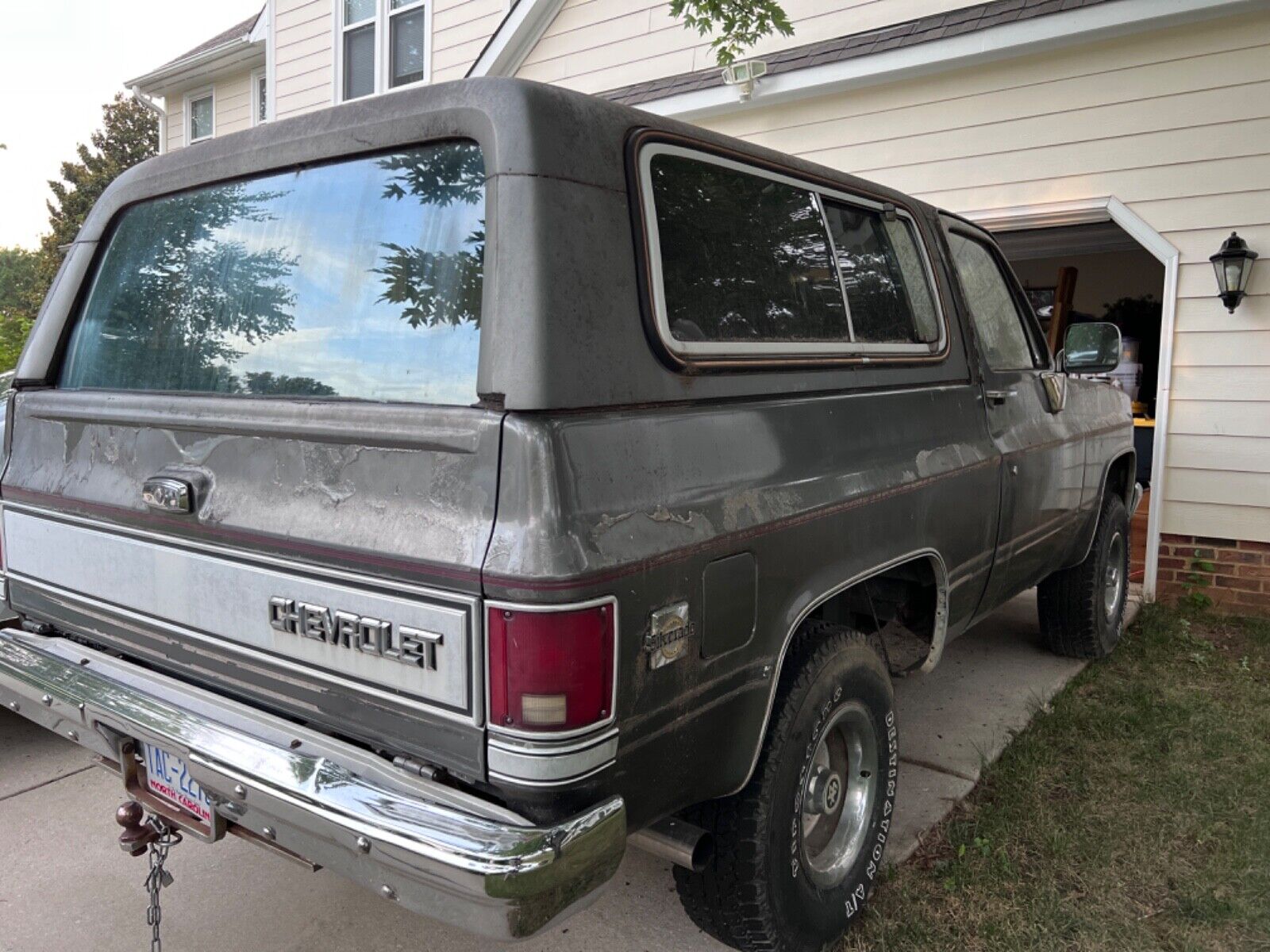 Chevrolet-Blazer-1986-Gray-Burgundy-215330-2