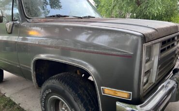 Chevrolet-Blazer-1986-Gray-Burgundy-215330-3